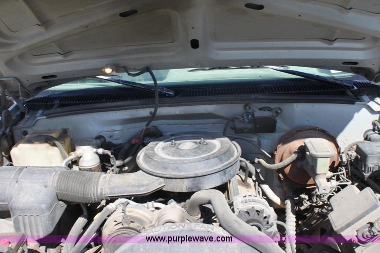 image for item G4920 1995 GMC C1500 SL pickup truck