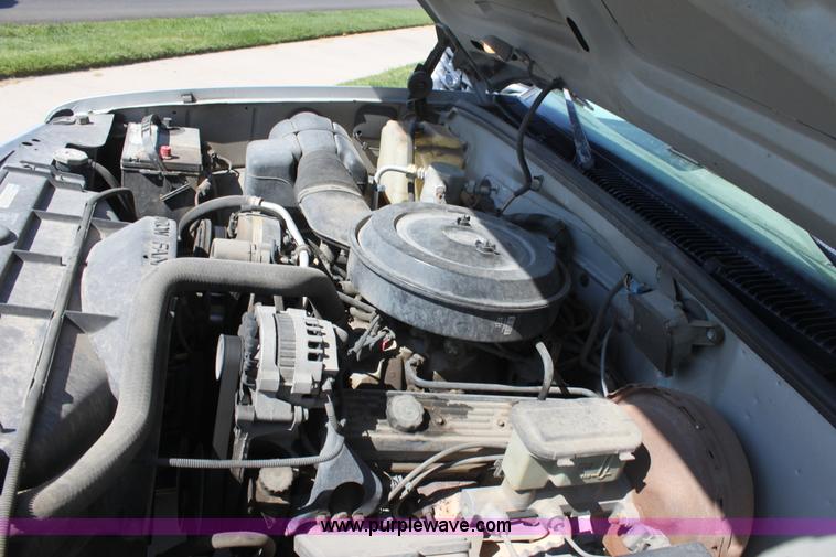 image for item G4920 1995 GMC C1500 SL pickup truck