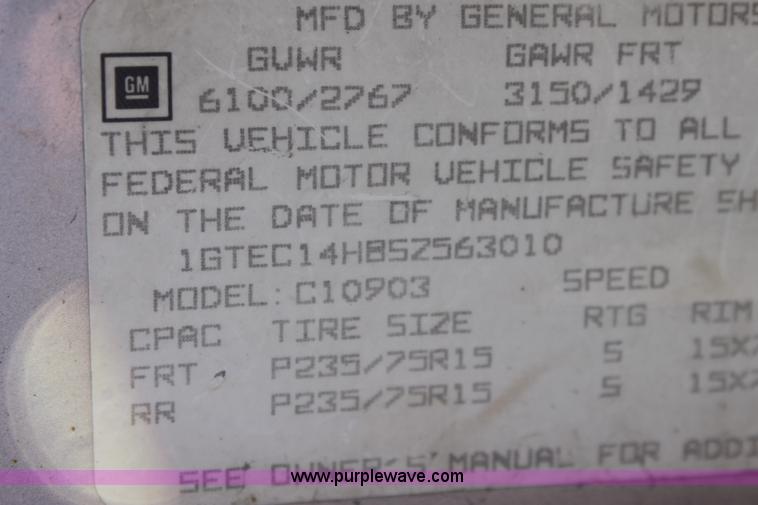 image for item G4920 1995 GMC C1500 SL pickup truck