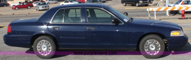 image for item G4926 2003 Ford Crown Victoria Police Interceptor