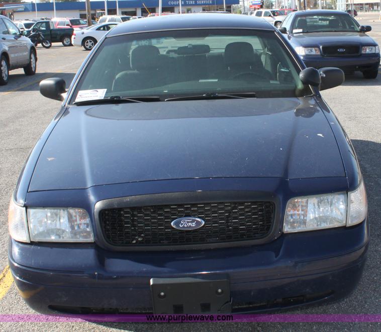 image for item G4926 2003 Ford Crown Victoria Police Interceptor
