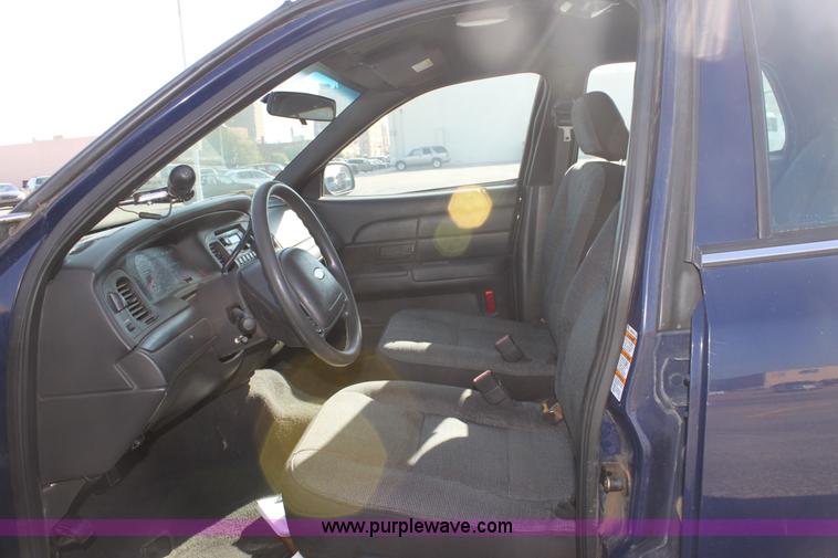 image for item G4926 2003 Ford Crown Victoria Police Interceptor
