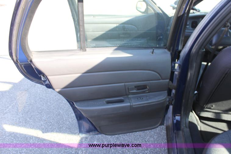 image for item G4926 2003 Ford Crown Victoria Police Interceptor