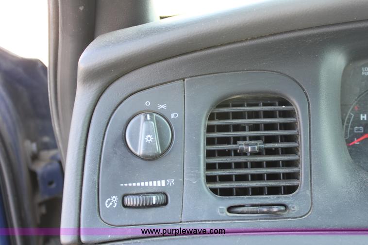 image for item G4926 2003 Ford Crown Victoria Police Interceptor