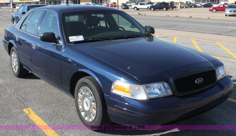 image for item G4927 2004 Ford Crown Victoria Police Interceptor