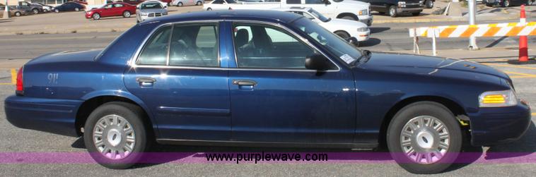 image for item G4927 2004 Ford Crown Victoria Police Interceptor