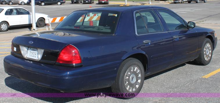 image for item G4927 2004 Ford Crown Victoria Police Interceptor