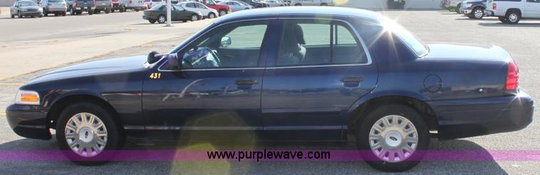 image for item G4927 2004 Ford Crown Victoria Police Interceptor