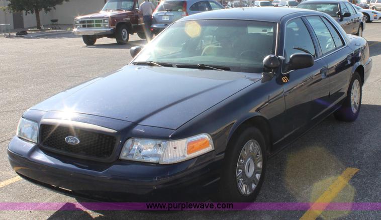 image for item G4927 2004 Ford Crown Victoria Police Interceptor
