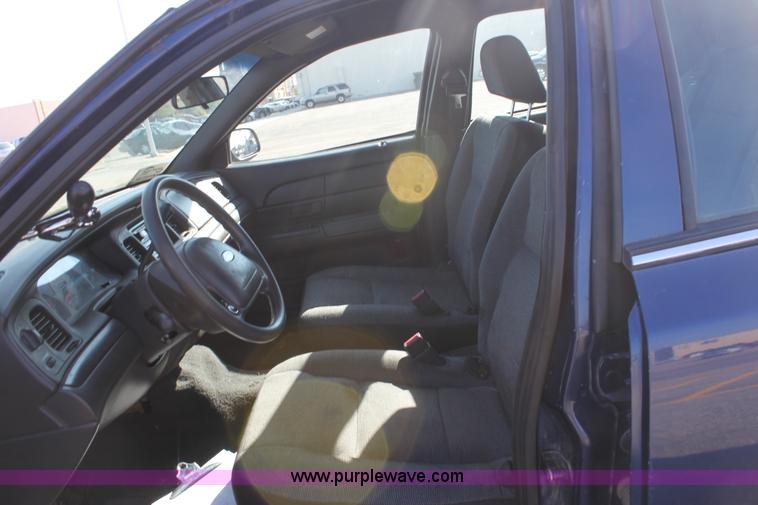 image for item G4927 2004 Ford Crown Victoria Police Interceptor