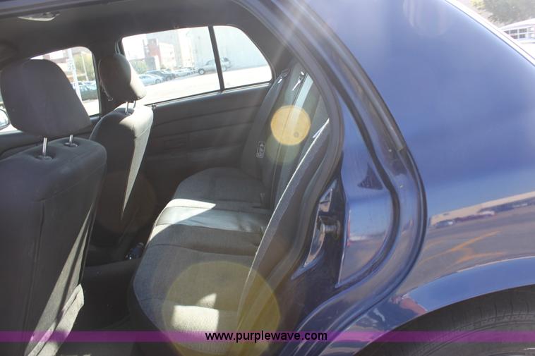 image for item G4927 2004 Ford Crown Victoria Police Interceptor