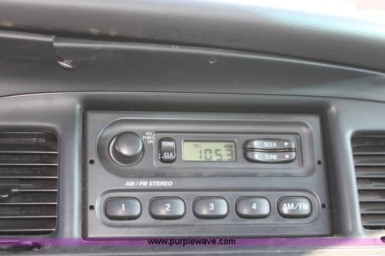 image for item G4927 2004 Ford Crown Victoria Police Interceptor
