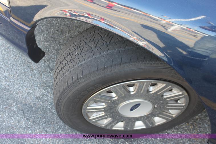 image for item G4927 2004 Ford Crown Victoria Police Interceptor