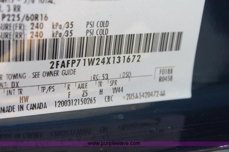 image for item G4927 2004 Ford Crown Victoria Police Interceptor