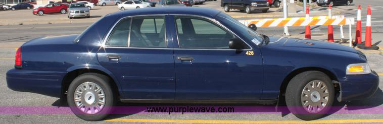 image for item G4928 2003 Ford Crown Victoria Police Interceptor