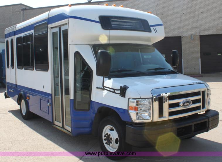 image for item G4935 2008 Ford E450 Super Duty transit bus