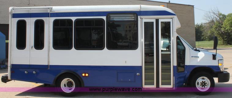 image for item G4935 2008 Ford E450 Super Duty transit bus