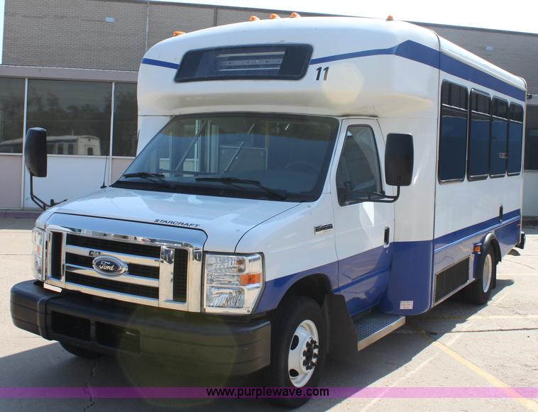 image for item G4935 2008 Ford E450 Super Duty transit bus