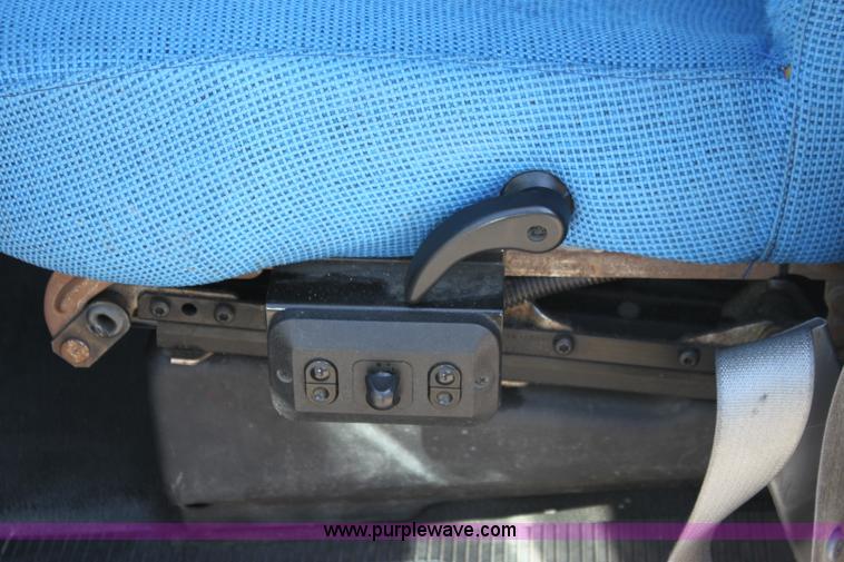 image for item G4935 2008 Ford E450 Super Duty transit bus