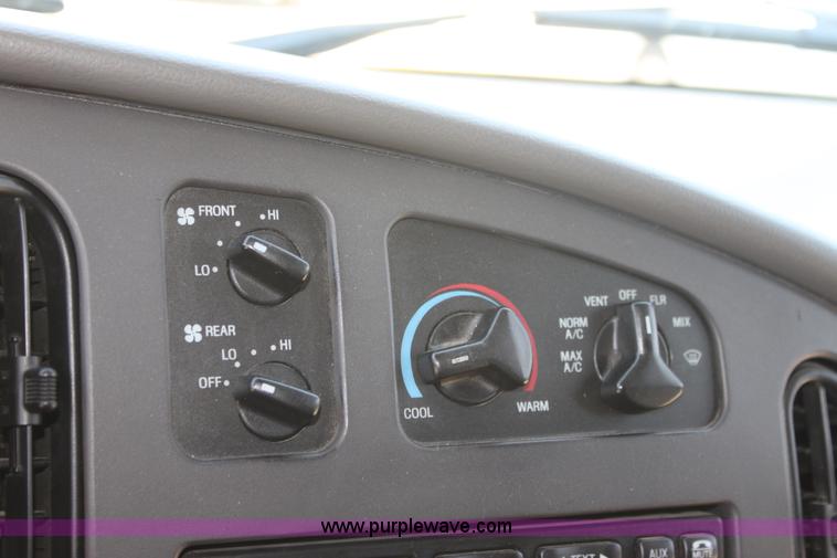 image for item G4935 2008 Ford E450 Super Duty transit bus