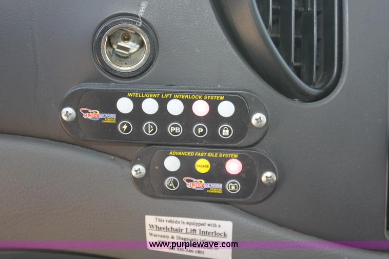 image for item G4935 2008 Ford E450 Super Duty transit bus