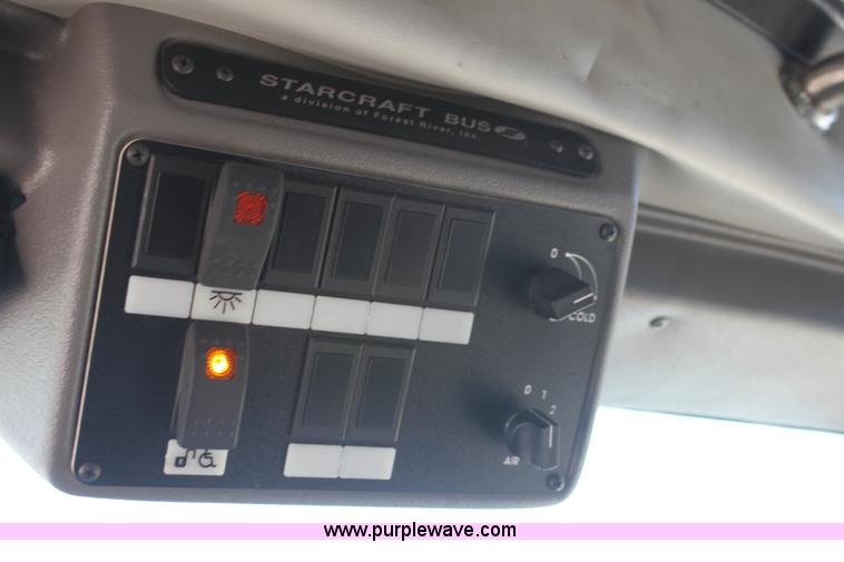 image for item G4935 2008 Ford E450 Super Duty transit bus