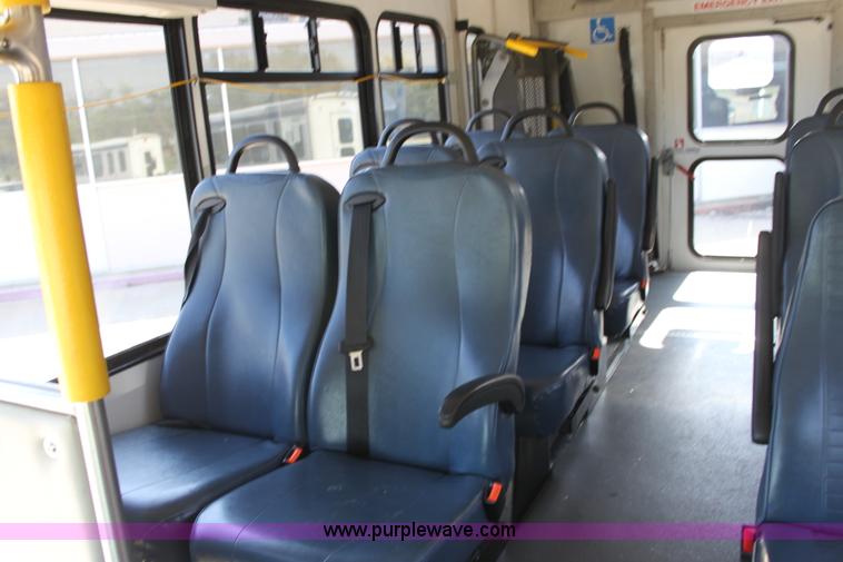 image for item G4935 2008 Ford E450 Super Duty transit bus