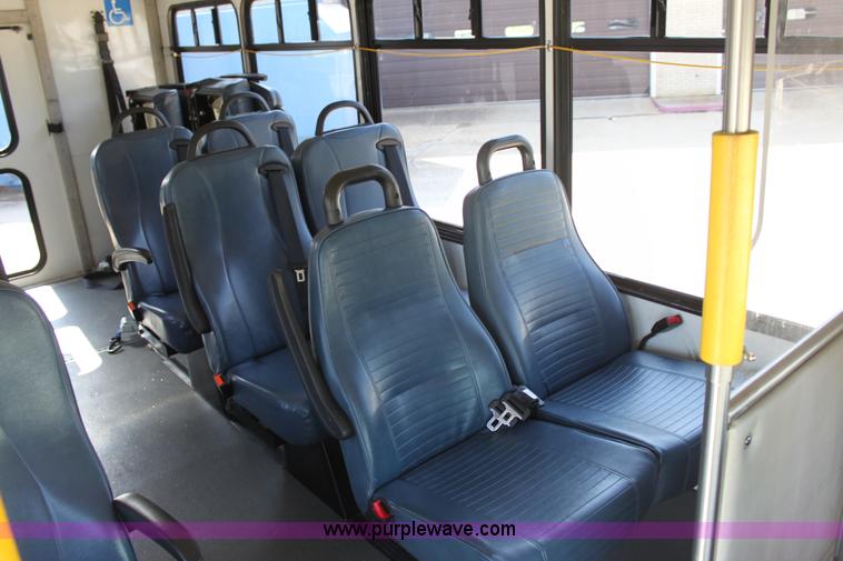 image for item G4935 2008 Ford E450 Super Duty transit bus