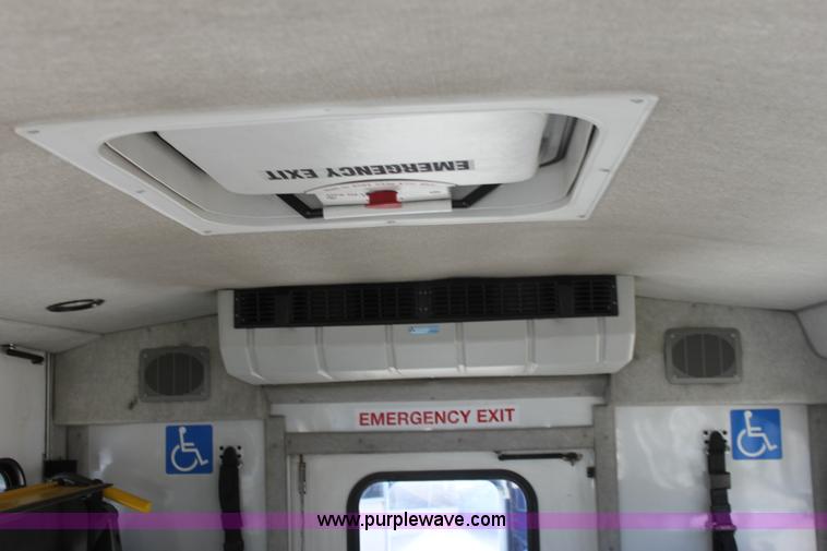 image for item G4935 2008 Ford E450 Super Duty transit bus