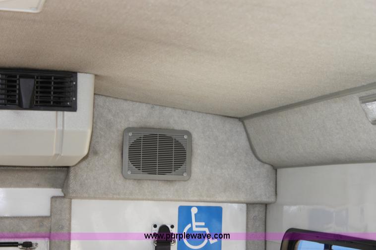 image for item G4935 2008 Ford E450 Super Duty transit bus