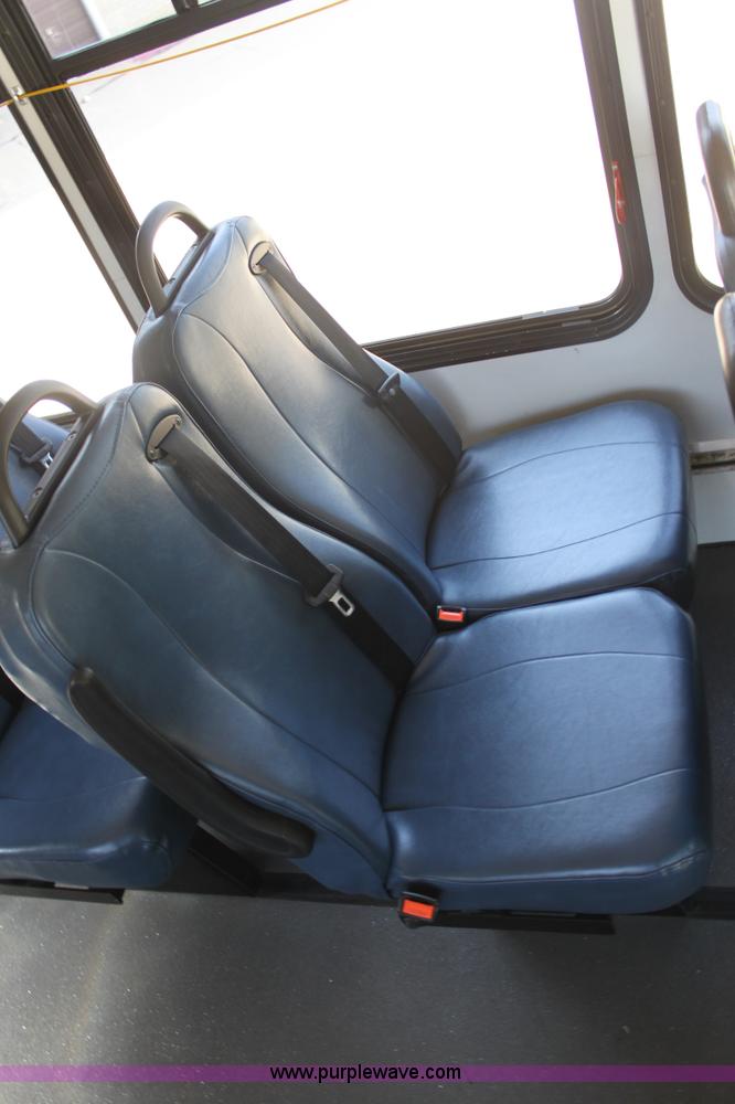 image for item G4935 2008 Ford E450 Super Duty transit bus