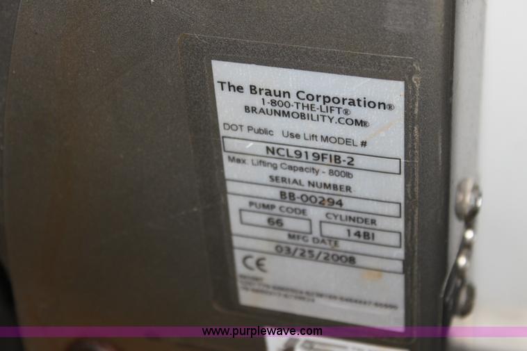 image for item G4935 2008 Ford E450 Super Duty transit bus