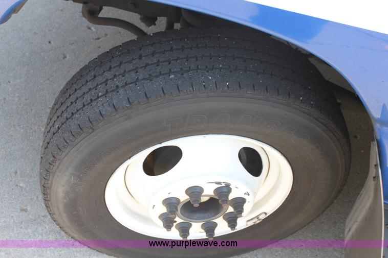 image for item G4935 2008 Ford E450 Super Duty transit bus