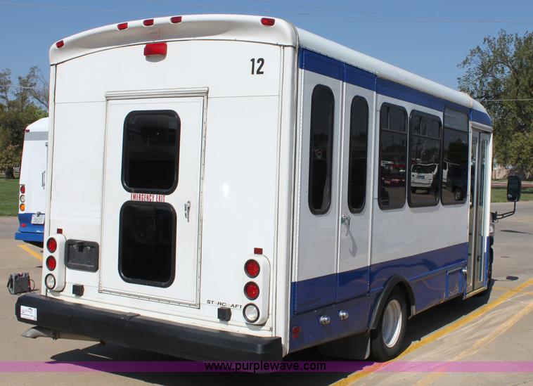 image for item G4936 2007 Ford E450 Super Duty transit bus