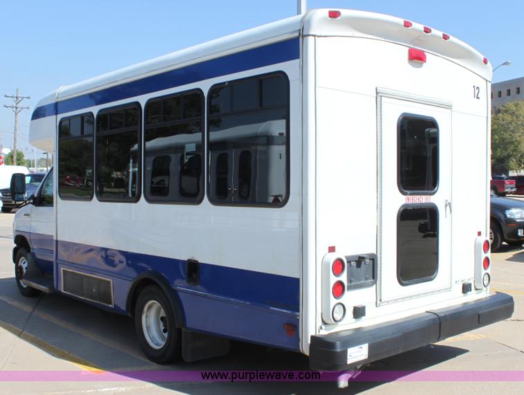 image for item G4936 2007 Ford E450 Super Duty transit bus