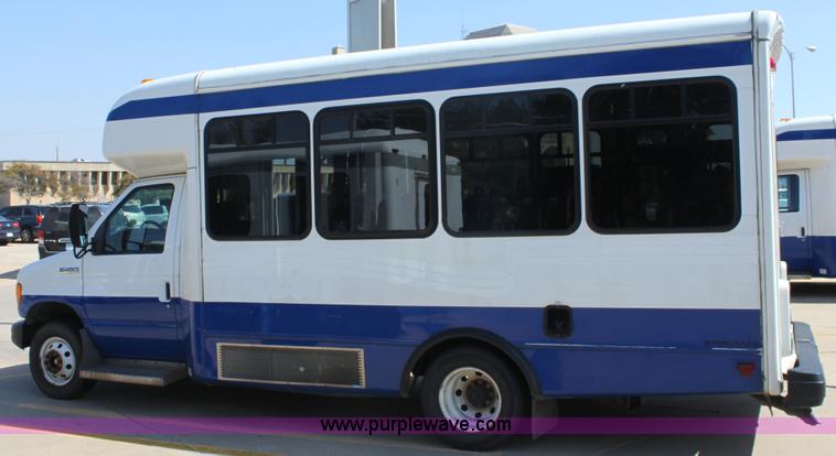 image for item G4936 2007 Ford E450 Super Duty transit bus