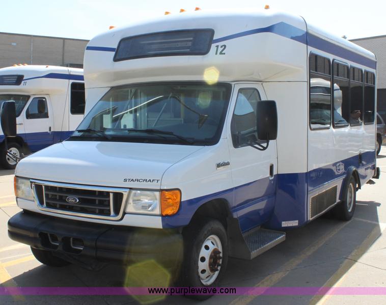 image for item G4936 2007 Ford E450 Super Duty transit bus
