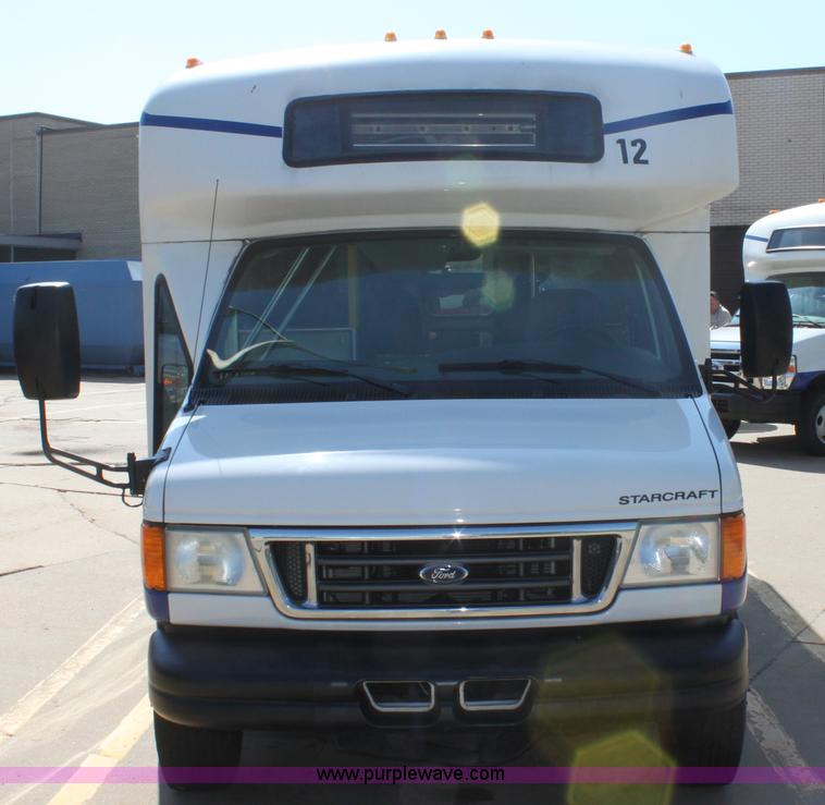 image for item G4936 2007 Ford E450 Super Duty transit bus