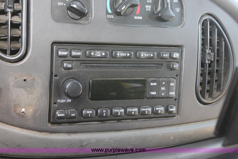 image for item G4936 2007 Ford E450 Super Duty transit bus