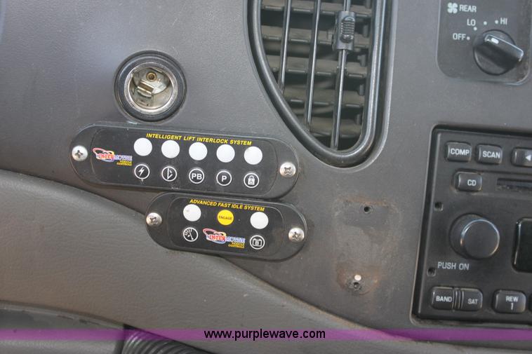 image for item G4936 2007 Ford E450 Super Duty transit bus