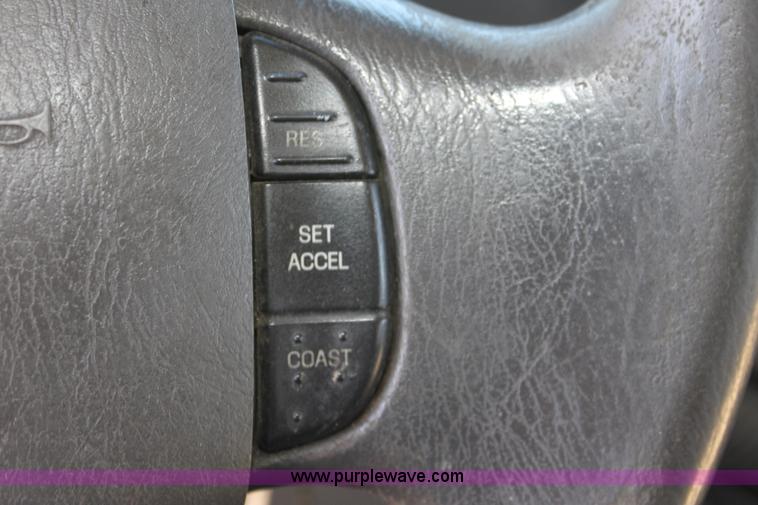 image for item G4936 2007 Ford E450 Super Duty transit bus