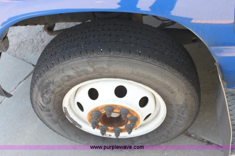 image for item G4936 2007 Ford E450 Super Duty transit bus