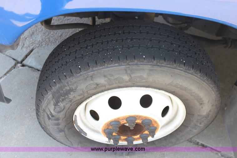 image for item G4936 2007 Ford E450 Super Duty transit bus