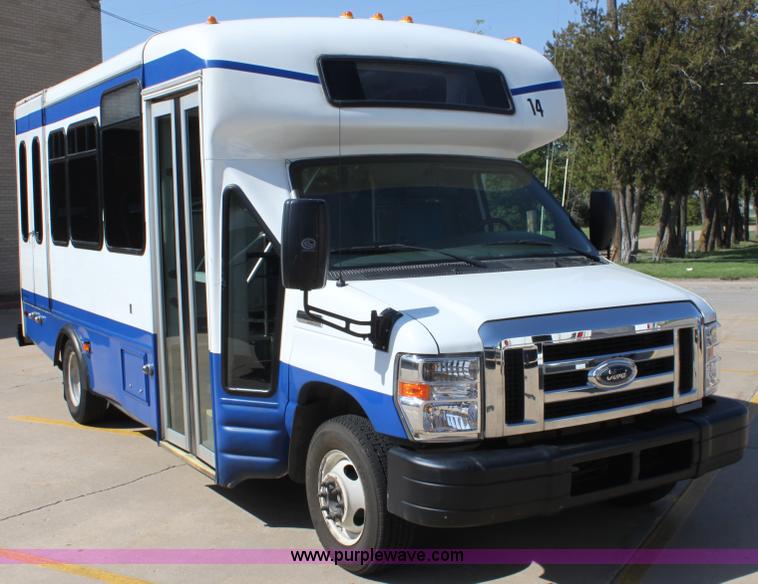 image for item G4937 2008 Ford E450 Super Duty transit bus