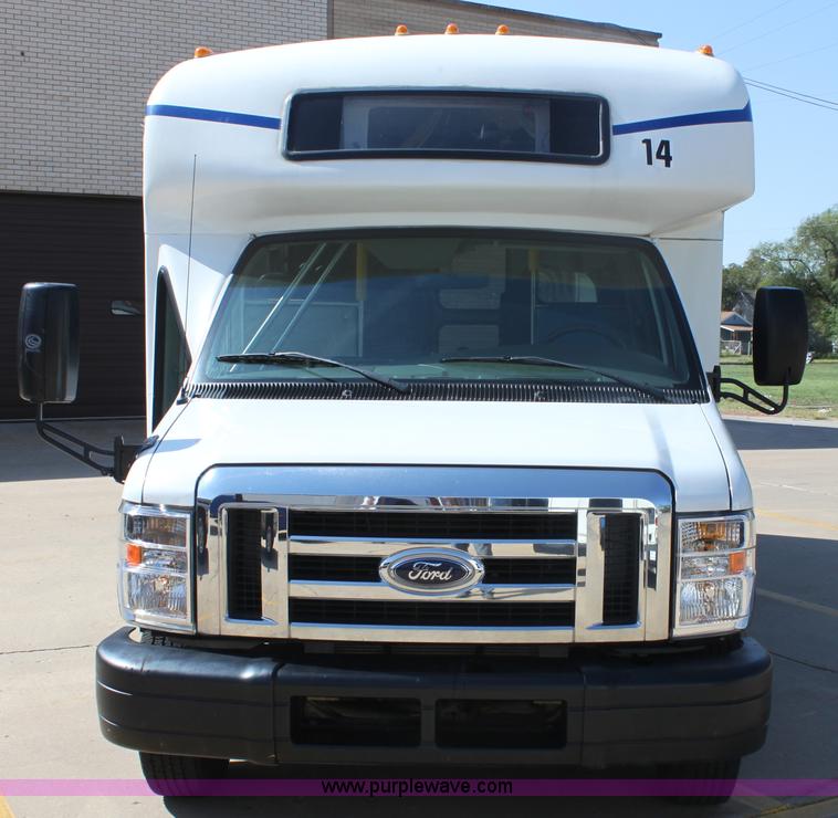 image for item G4937 2008 Ford E450 Super Duty transit bus