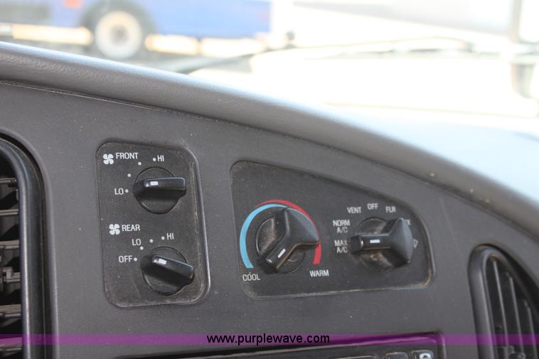 image for item G4937 2008 Ford E450 Super Duty transit bus