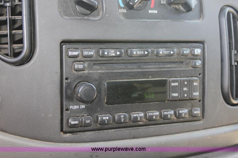 image for item G4937 2008 Ford E450 Super Duty transit bus