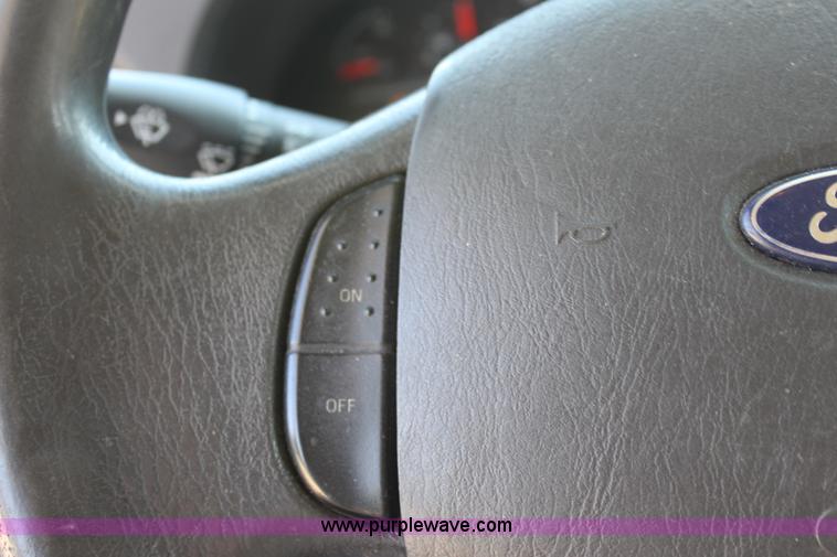 image for item G4937 2008 Ford E450 Super Duty transit bus