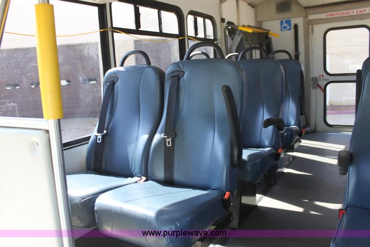 image for item G4937 2008 Ford E450 Super Duty transit bus