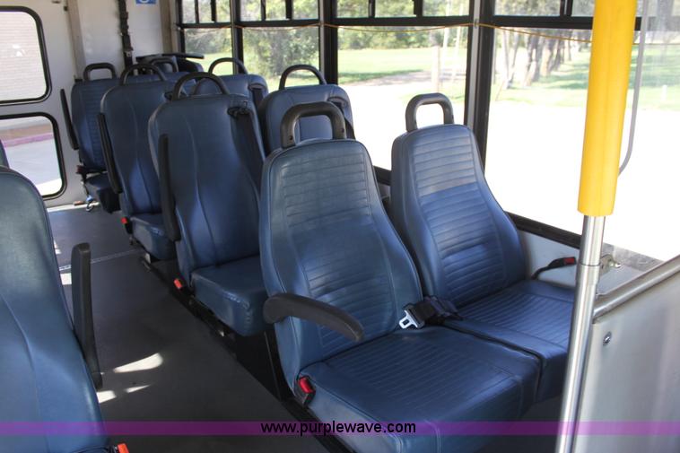 image for item G4937 2008 Ford E450 Super Duty transit bus